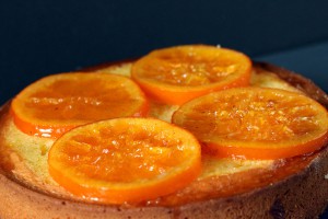 Orangen-Joghurt Kuchen mit kandierten Orangen